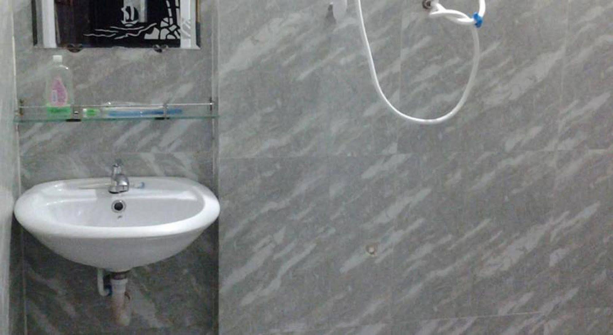 Yen Vy Hotel Куи Нхон Екстериор снимка